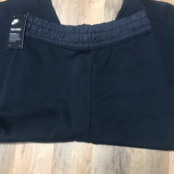 NEW Nike Black Loose Fit Capri with Pockets Sz XS - Picture 5 of 5